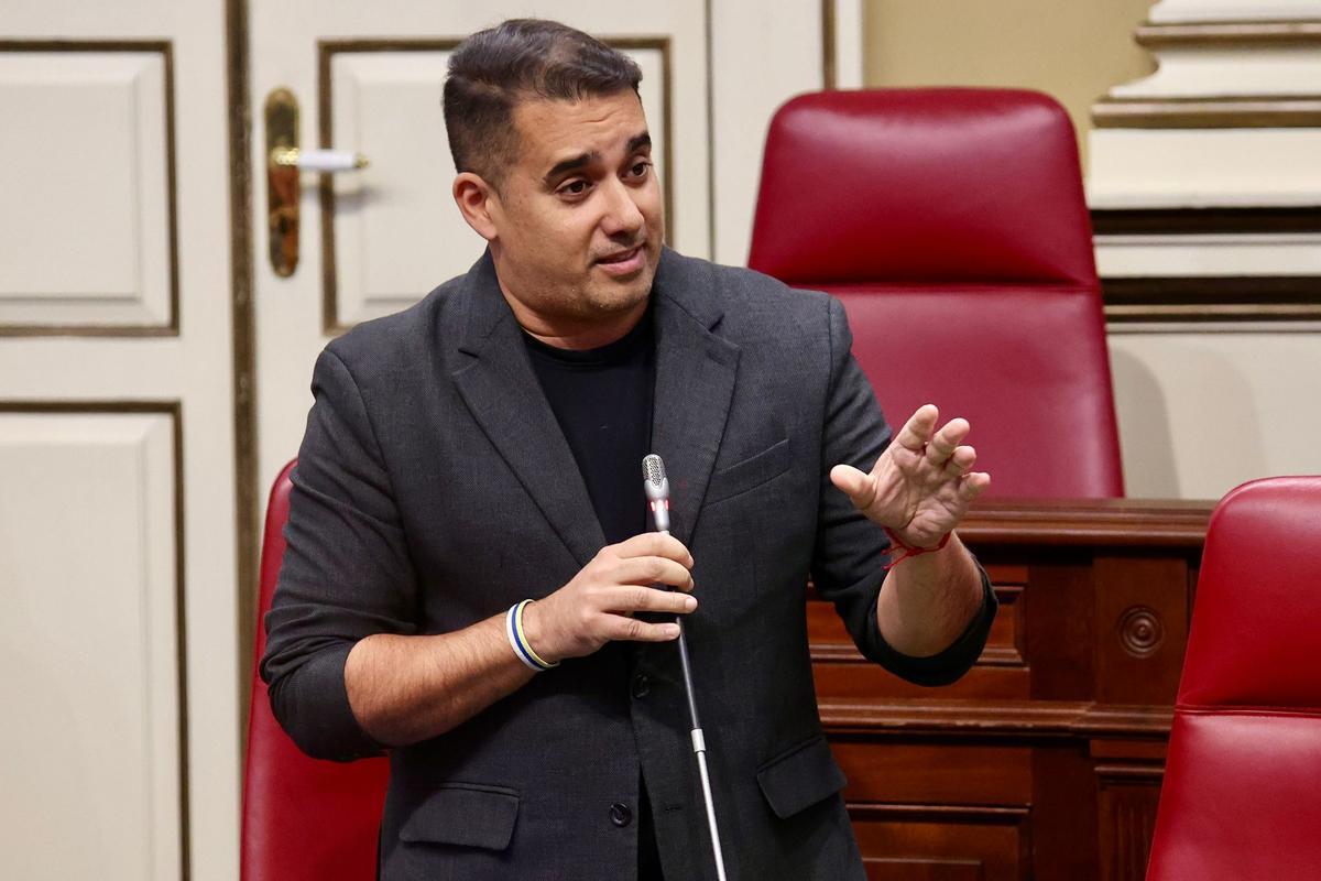 Yoné Caraballo, en el Parlamento de Canarias