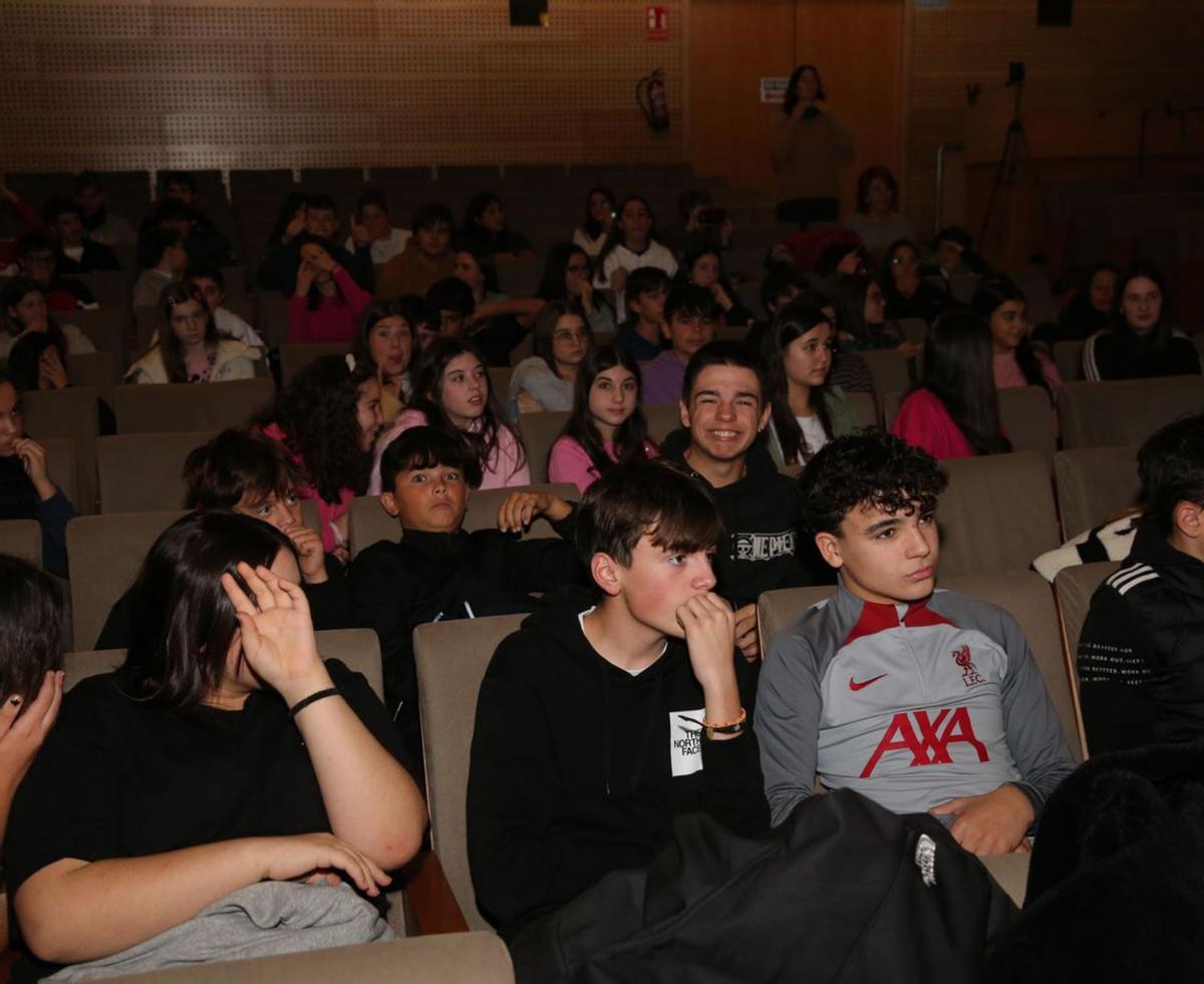 Os seus compañeiros, entre o público asistente.   | // SANTOS ÁLVAREZ