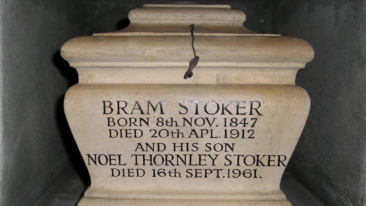 La urna funeria de Bram Stoker, y de su hijo Noel, en el crematorio Golders Green de Londres.