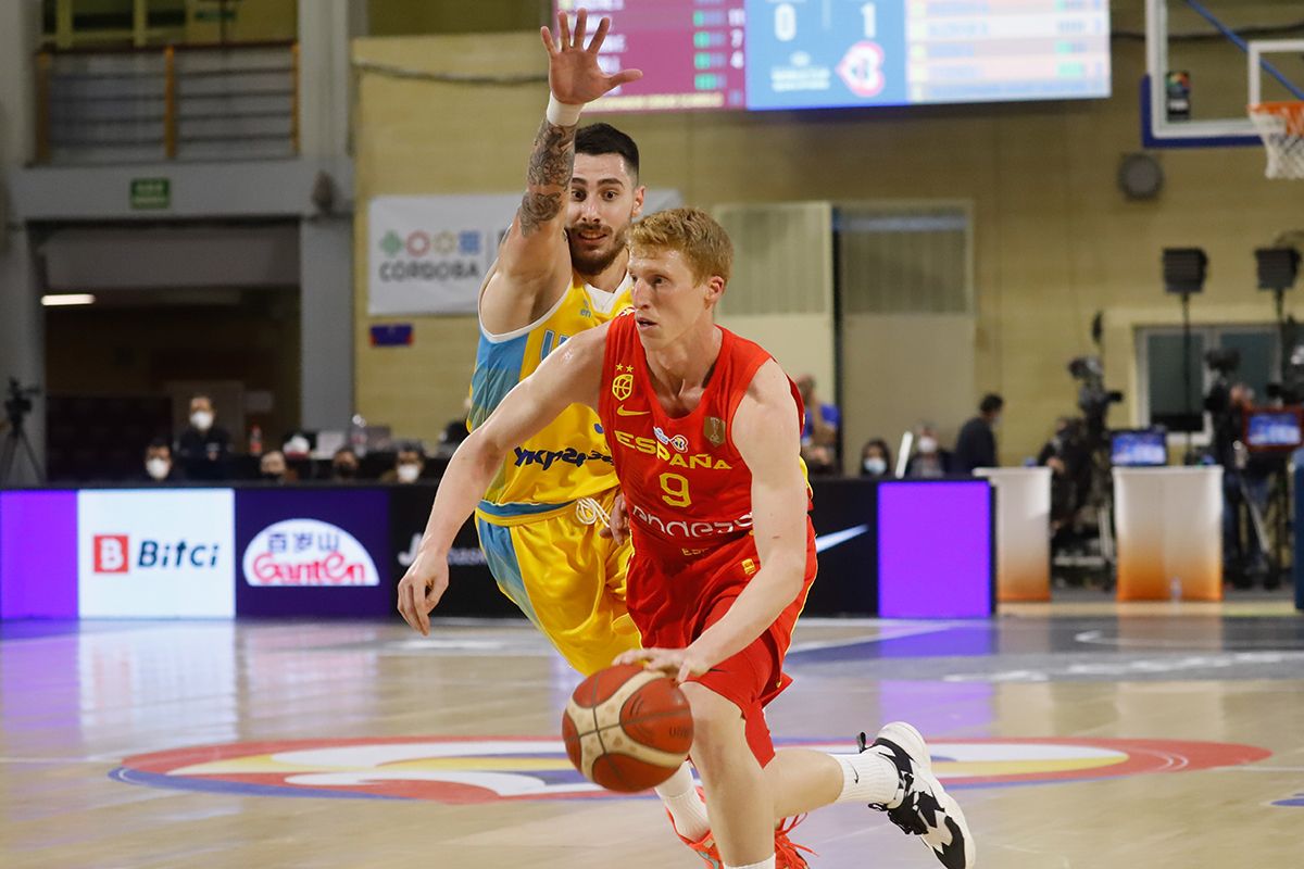 Las imágenes del partido de baloncesto España-Ucrania en Vista Alegre