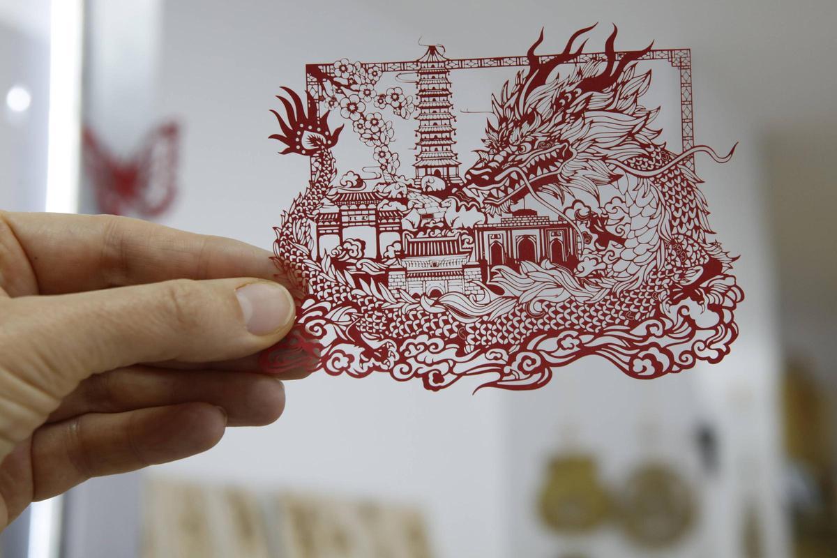 Auch traditionelle chinesische Scherenschnitte aus Papier gibt es bei Grab Arte.