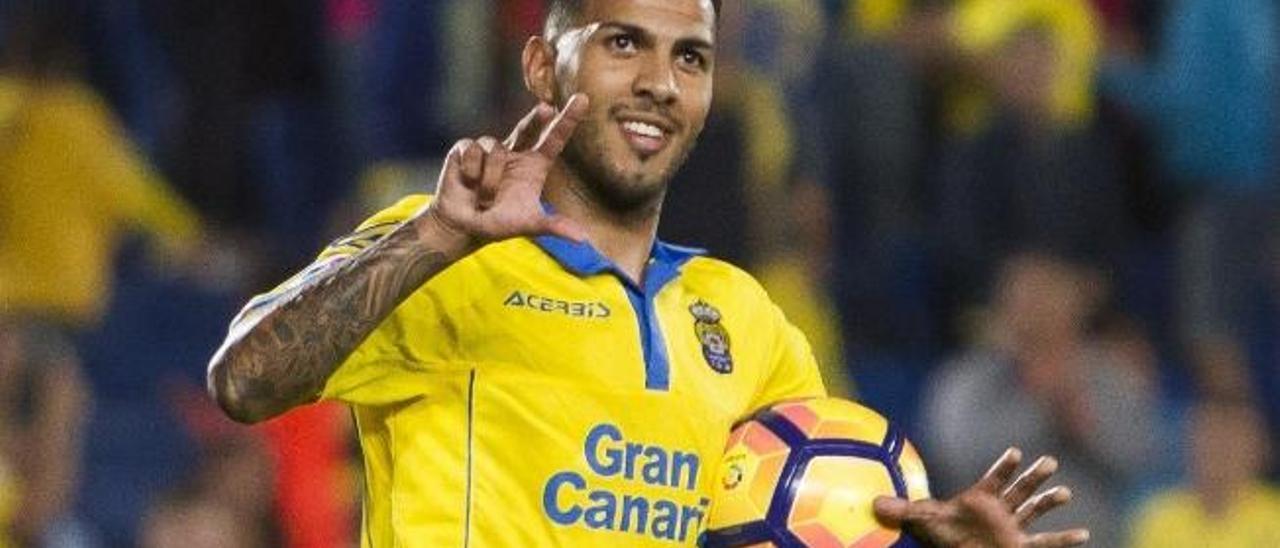 Jonathan Viera, ante el Celta de Vigo.