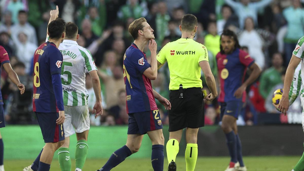 Flick: “De Jong es un profesional de los pies a la cabeza”