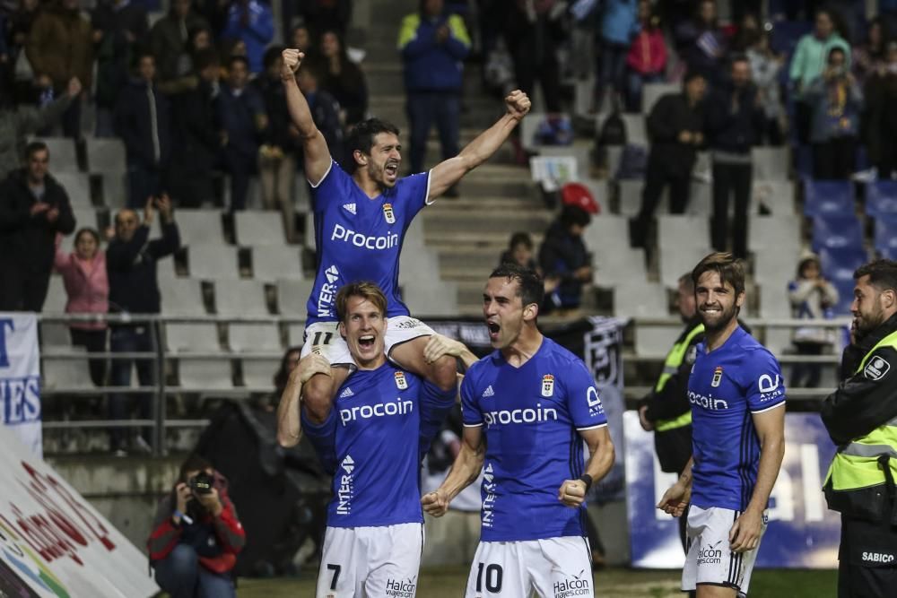 El partido entre el Real Oviedo y el Levante, en imágenes