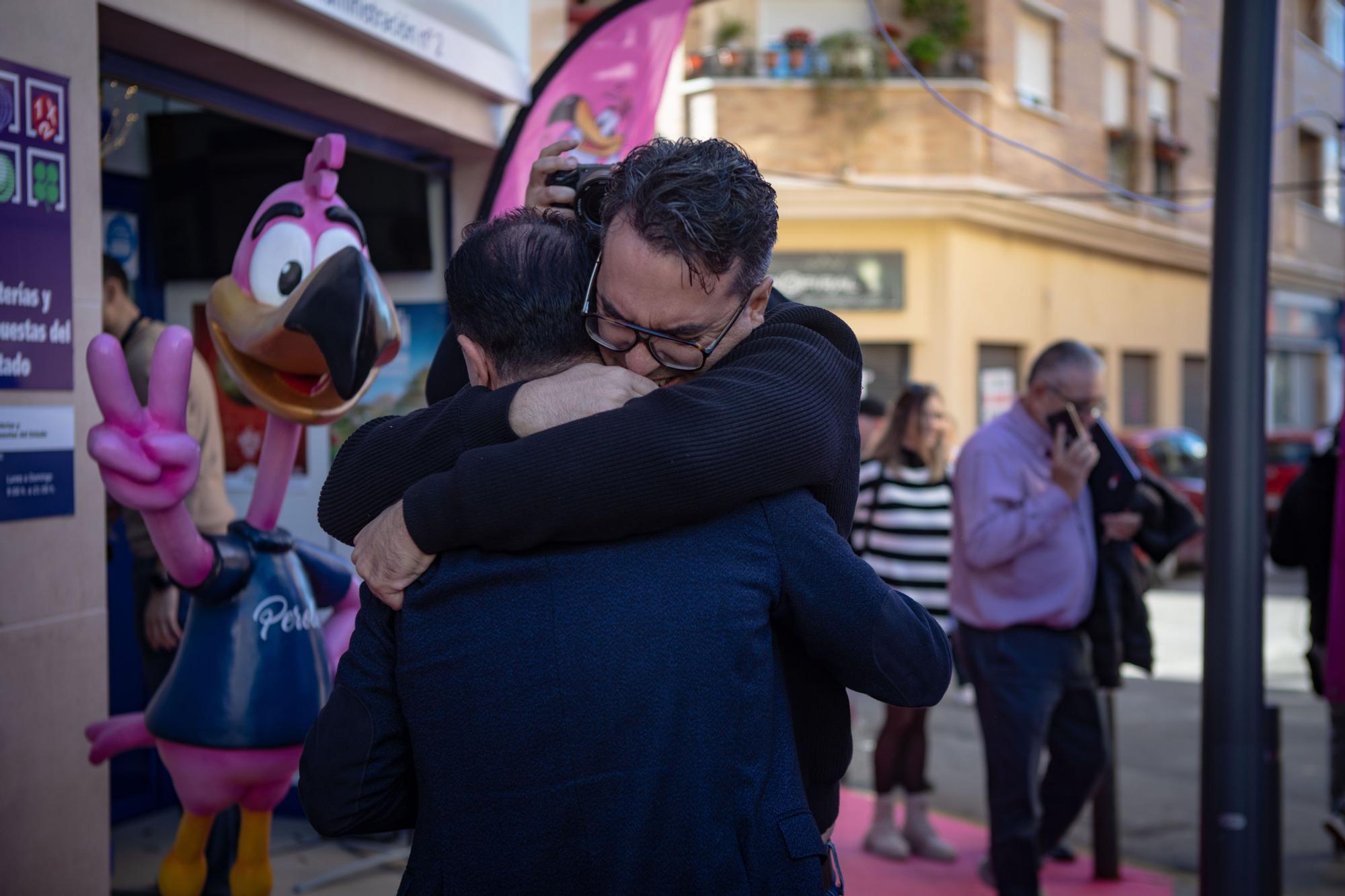 Así han celebrado repartir el Gordo en el Perolo