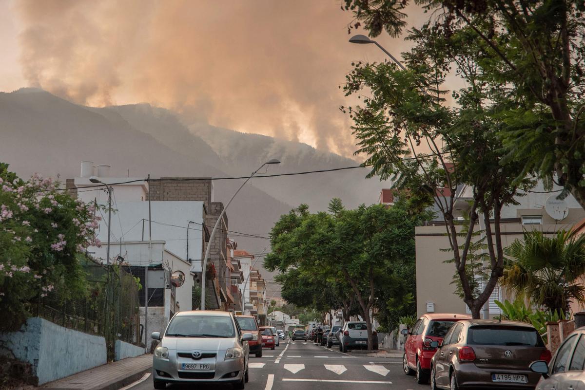 El incendio forestal de Tenerife, sin control