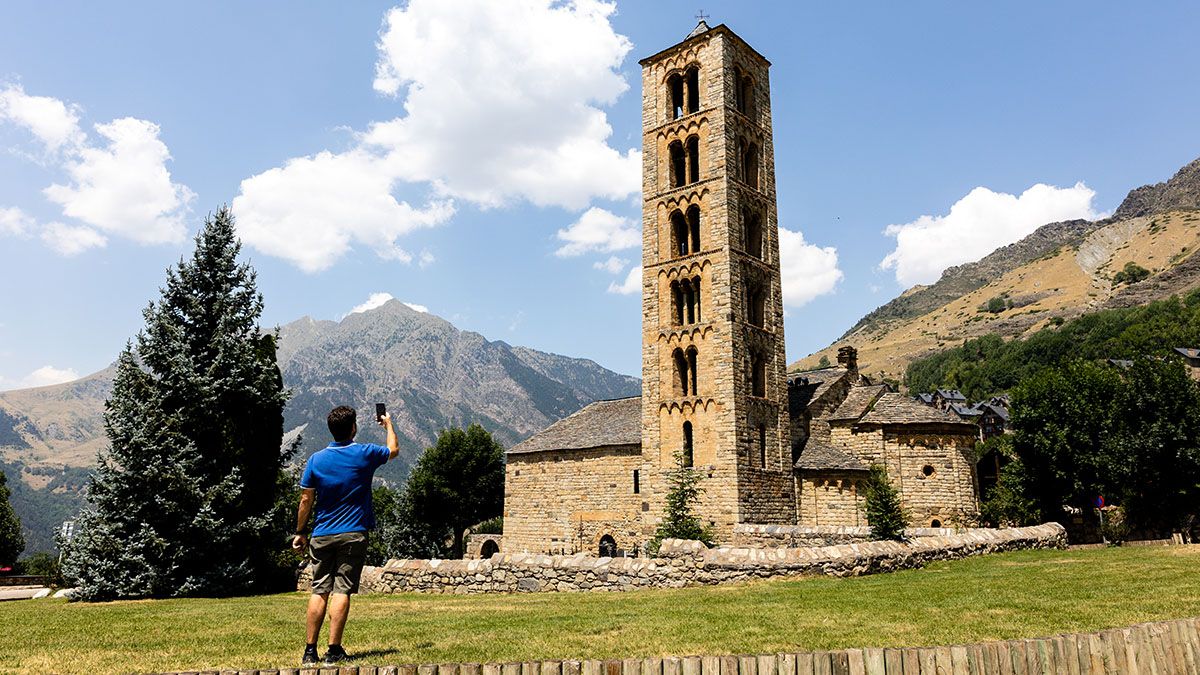 Sant Climent de Taüll, icono del románico catalán y Patrimonio Mundial de la UNESCO.