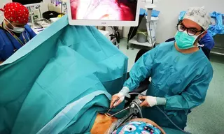 El Hospital de Sant Pau practica una operación pionera para extirpar el cáncer de pulmón