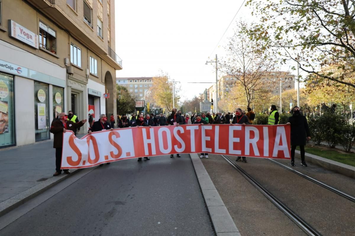 Los hosteleros salen a la calle para gritar “basta ya” y lanzar un S.O.S