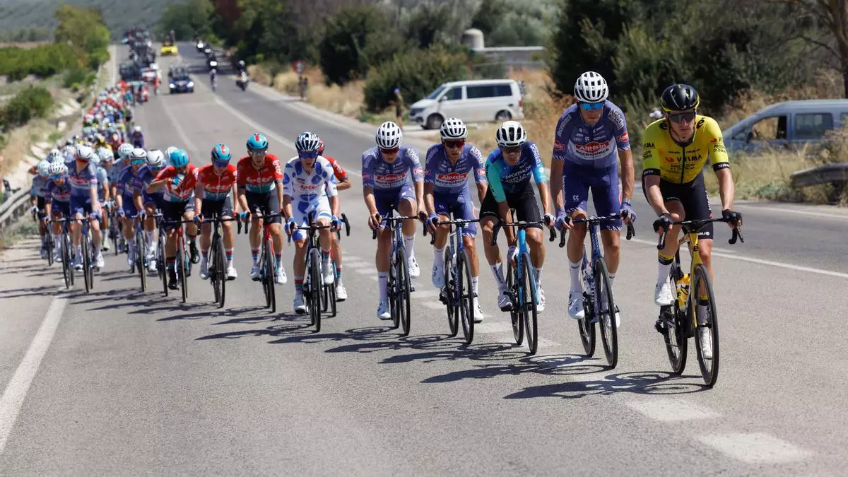 A Van Aert no lo frena ni la hoguera de la Vuelta