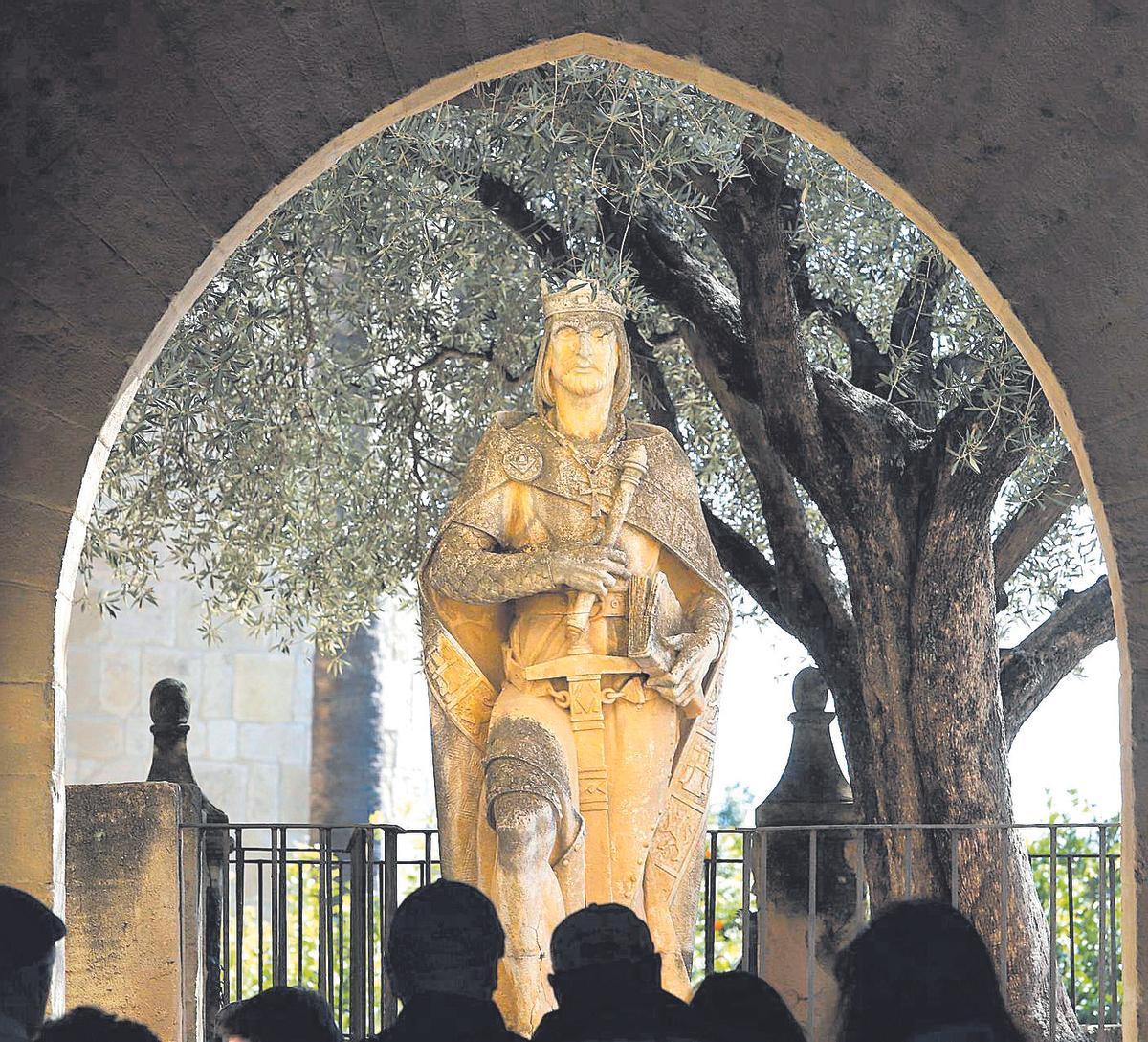 Alfonso X ‘El Sabio’, de Juan Polo, en el Alcázar de los Reyes Cristianos.