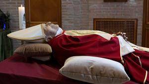 El pòdcast d’EL PERIÓDICO | Tsunami al Vaticà: divisió després de la mort de Benet XVI
