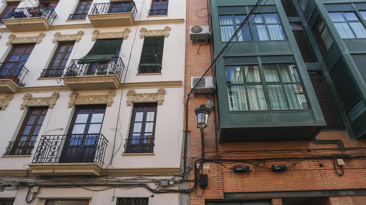 Fachada de un bloque de viviendas de la ciudad de València.