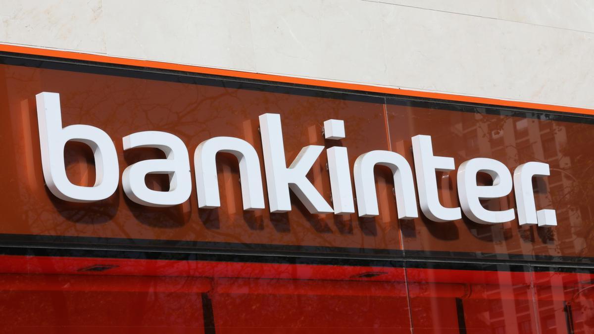 El logo Bankinter en una de sus oficinas de Madrid.