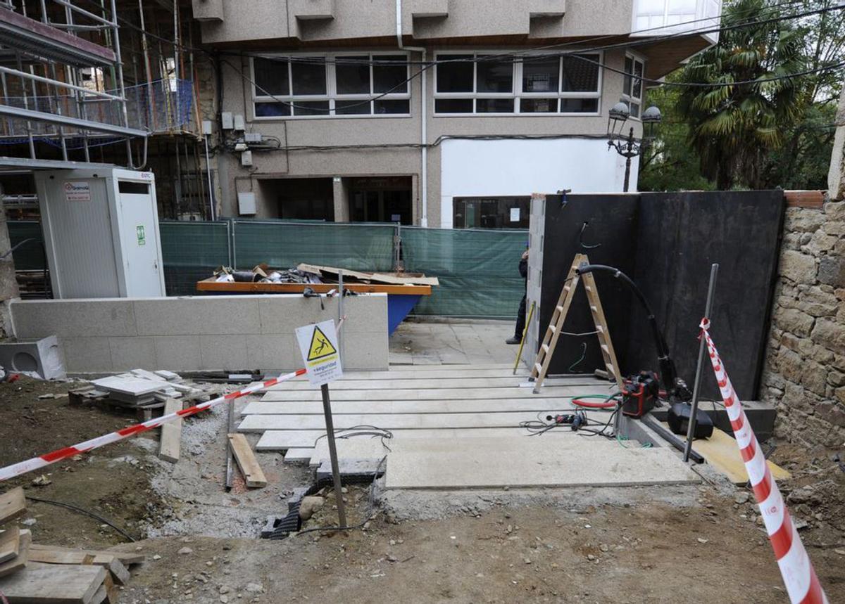 Crespo y López, en el balcón de la casa | Bernabé/Javier Lalín