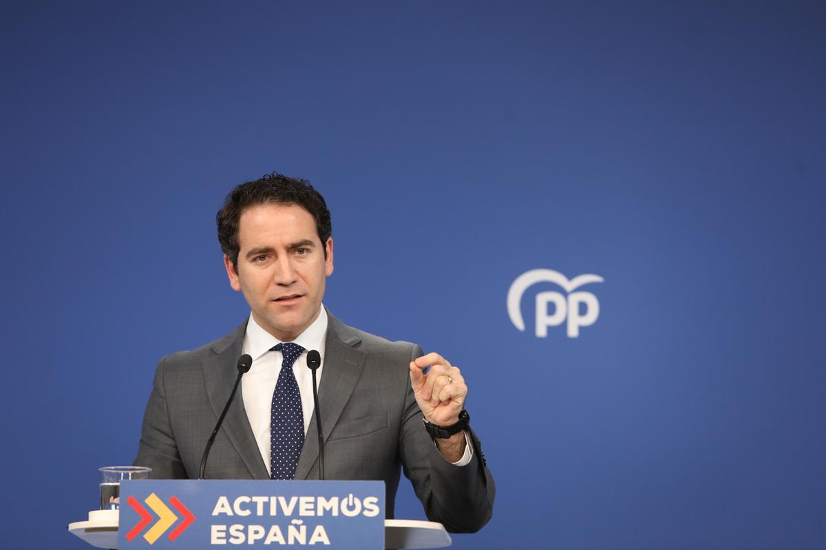 Egea diu que el pas de membres d’altres partits al PP no és «transfuguisme», sinó «amor a Espanya»