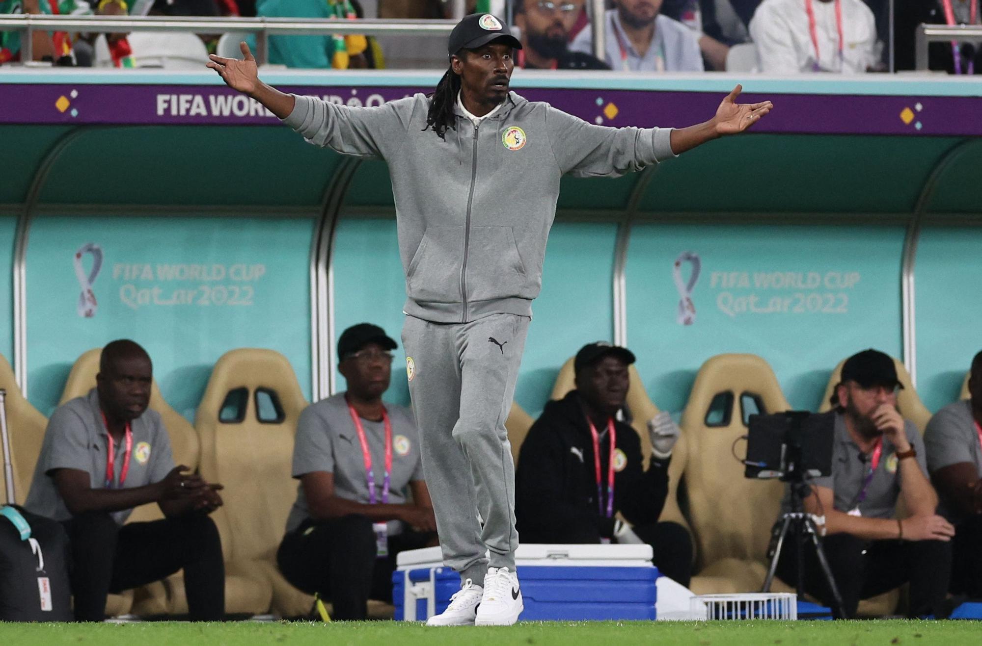 Aliou Cissé, seleccionador de Senegal, durante el partido frente a Qatar.