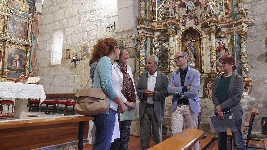 Visita a las obras de restauración en la iglesia de Cudeiro. // Iñaki Osorio