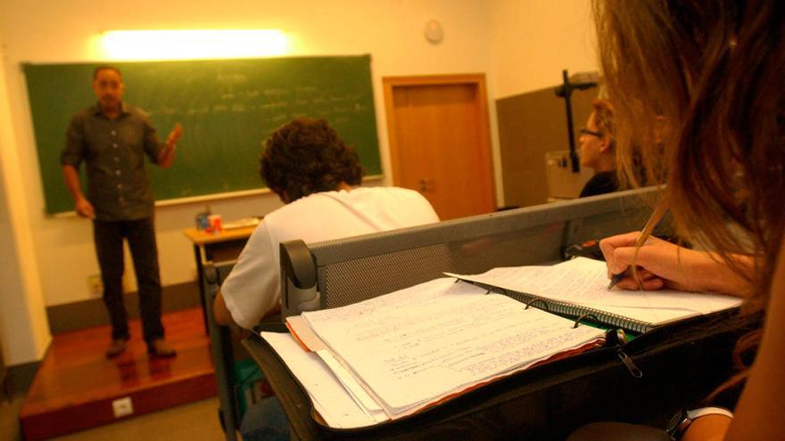 Alumnos durante una clase en la Universidad // FARO