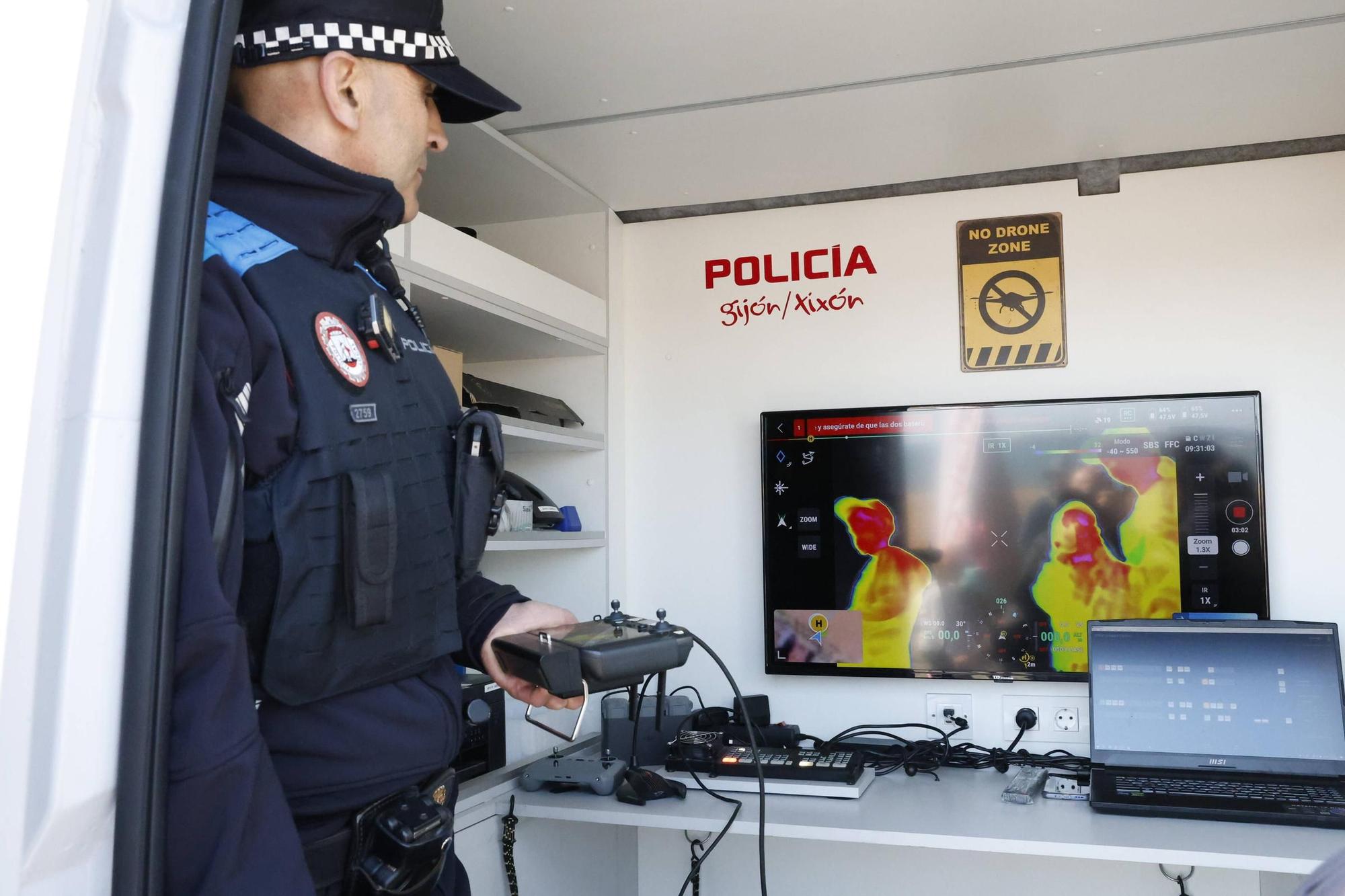 Así disfrutaron en el Arbeyal mil escolares de Gijón en el broche del proyecto "SwimSafe" del Santa Olaya (en imágenes)