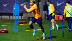 Adama Traoré, en su primer entrenamiento con el Barça en la ciudad deportiva de Sant Joan Despí.	