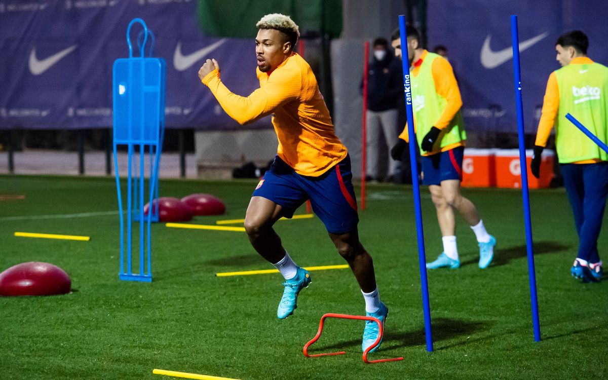 Adama Traoré, en su primer entrenamiento con el Barça en la ciudad deportiva de Sant Joan Despí.