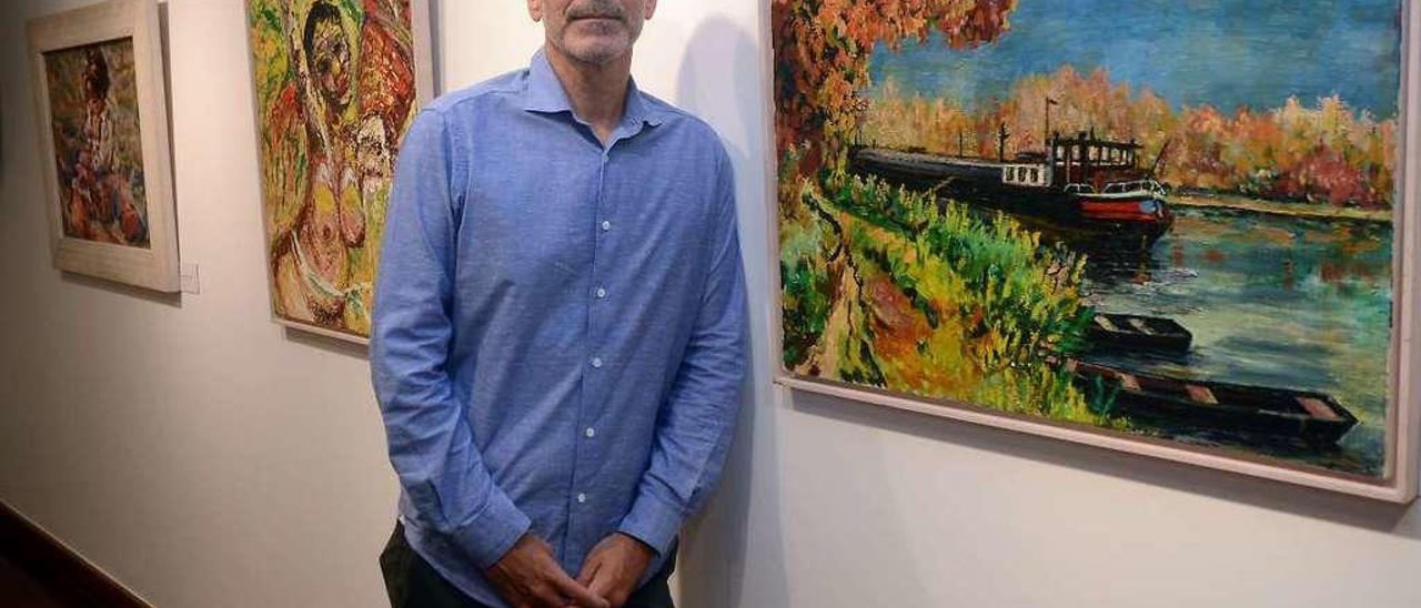 Ricardo Charfolé, director de la Asociación de Pintores con la Boca y con el Pie de España. // Rafa Vázquez