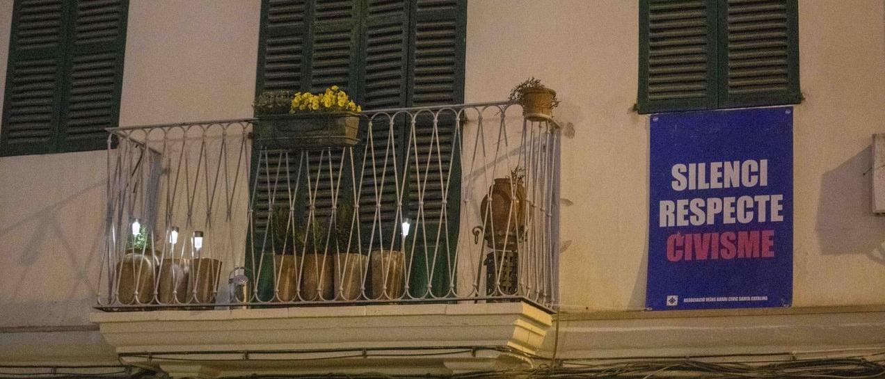 Los barrios de Santa Catalina y es Jonquet se llenan de carteles contra el incivismo