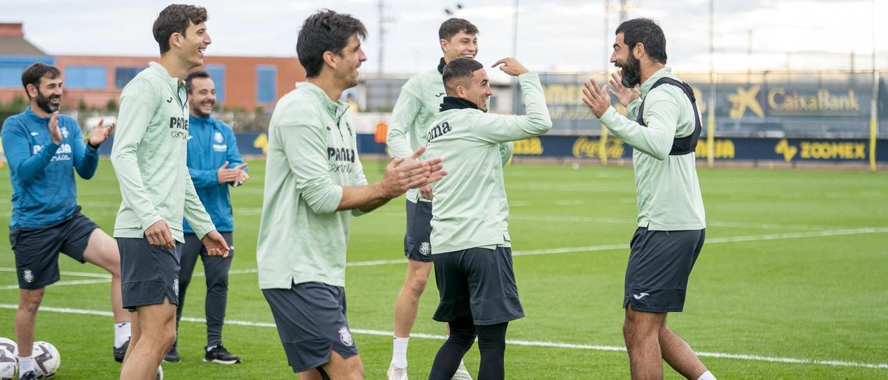 Los entrenamientos del Villarreal en Miralcamp cuentan con cada vez más efectivos, después del regreso de otros dos jugadores mundialistas en Qatar.