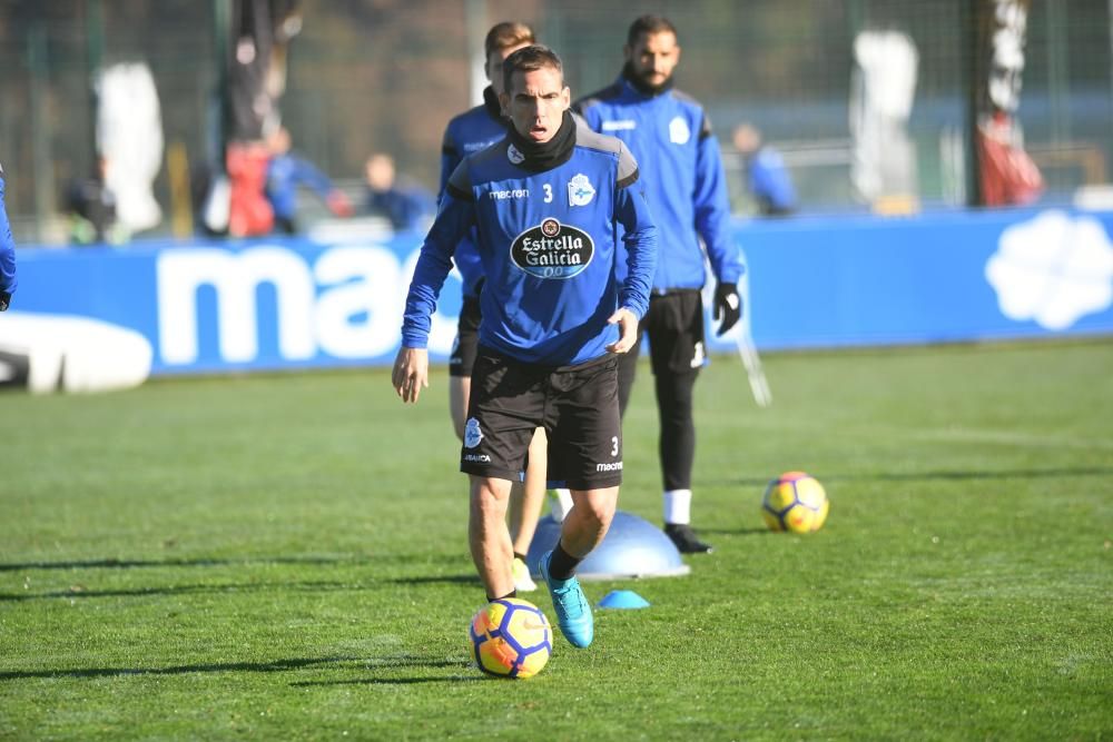 Florin Andone se reincorpora al trabajo junto al resto de sus compañeros después de perderse el partido contra el Barcelona.