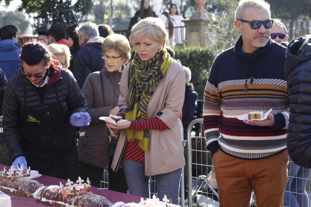 Los Reyes Magos llegan a Murcia repartiendo Roscón