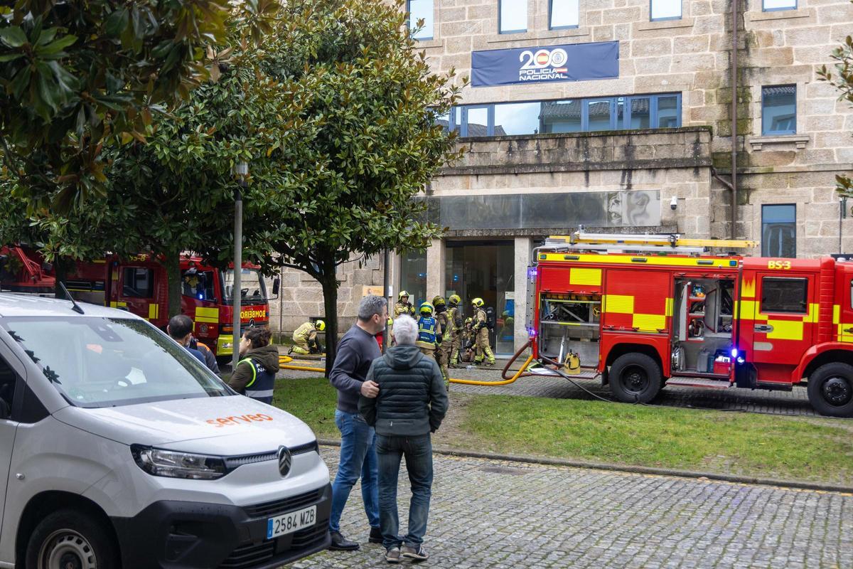 Evacuada la Comisaría de Santiago por un incendio