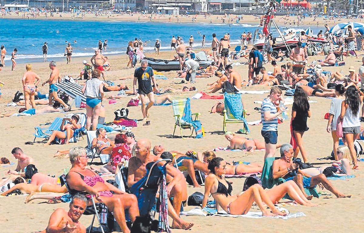 Una playa abarratotada en el Archipiélago.
