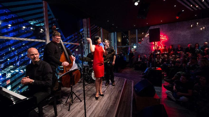 La actriz y cantante Jasmin Tabatabai, que ayer actuó en la Berlinale.