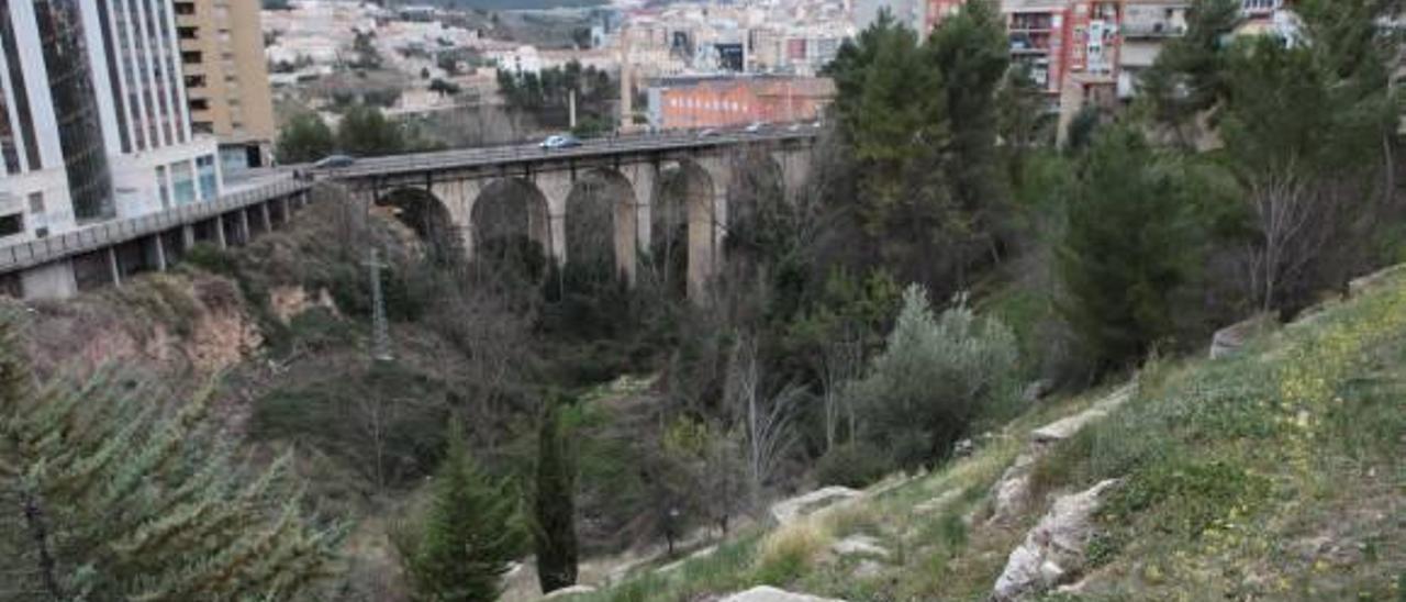 La parcela está situada en la zona del cauce del Benisaidó, entre la Petxina y la vaguada.