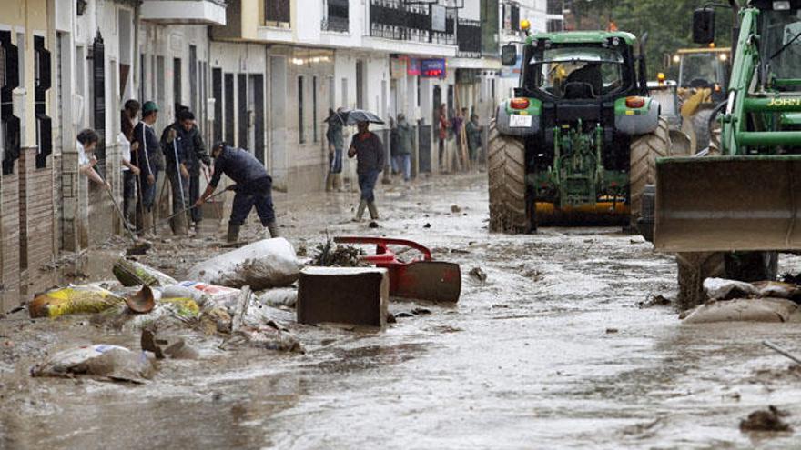 os vecinos de Villanueva del Trabuco trabajaron duro para aminorar las consecuencias de las riadas de la forma más rápida posible. El pueblo está hoy recuperado.