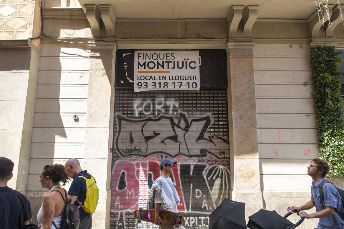 Local disponible para alquiler en el Barrio Gótico. Barcelona, 23 de julio de 2026. Foto: Belén González / EP