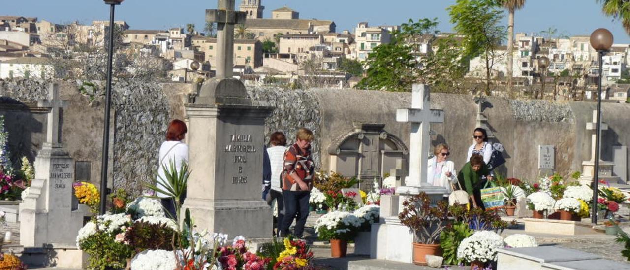 Imagen de archivo de Tots Sants en el cementerio de Montuïri.