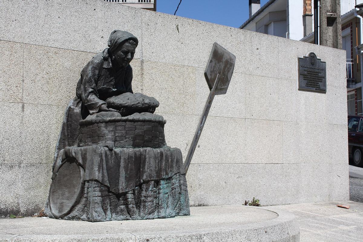 Monumento a las panaderas y panaderos de Cea