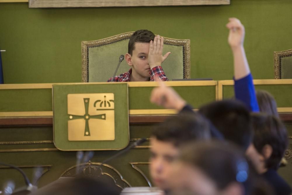 Pleno infantil en el Ayuntamiento de Oviedo