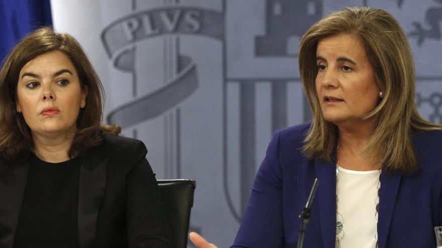 Santamaría y Báñez en la rueda de prensa del Consejo de Ministros.