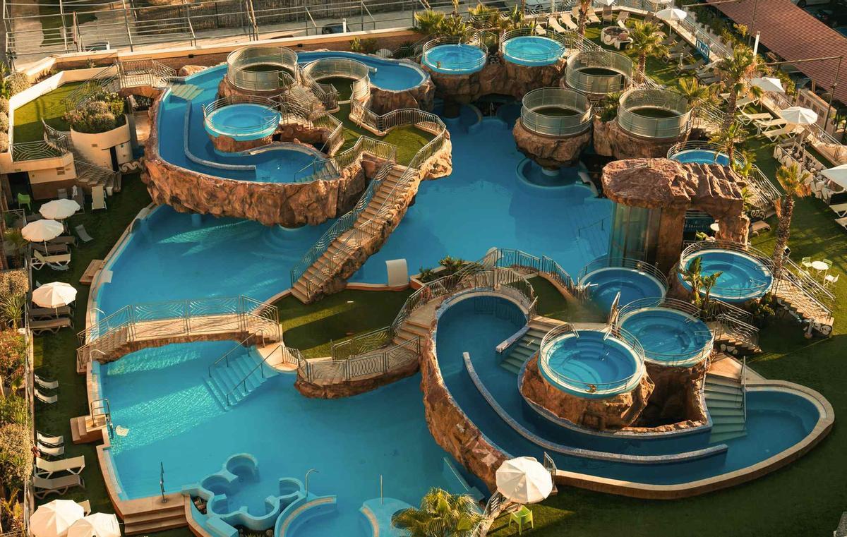 El hotel balneario de Magic World.