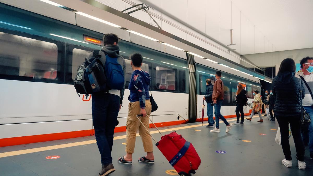 En el TRAM d&#039;Alacant, el número de pasajes se ha incrementado más en los trayectos que conectan Alicante con Benidorm y Alicante con las zonas de playa.