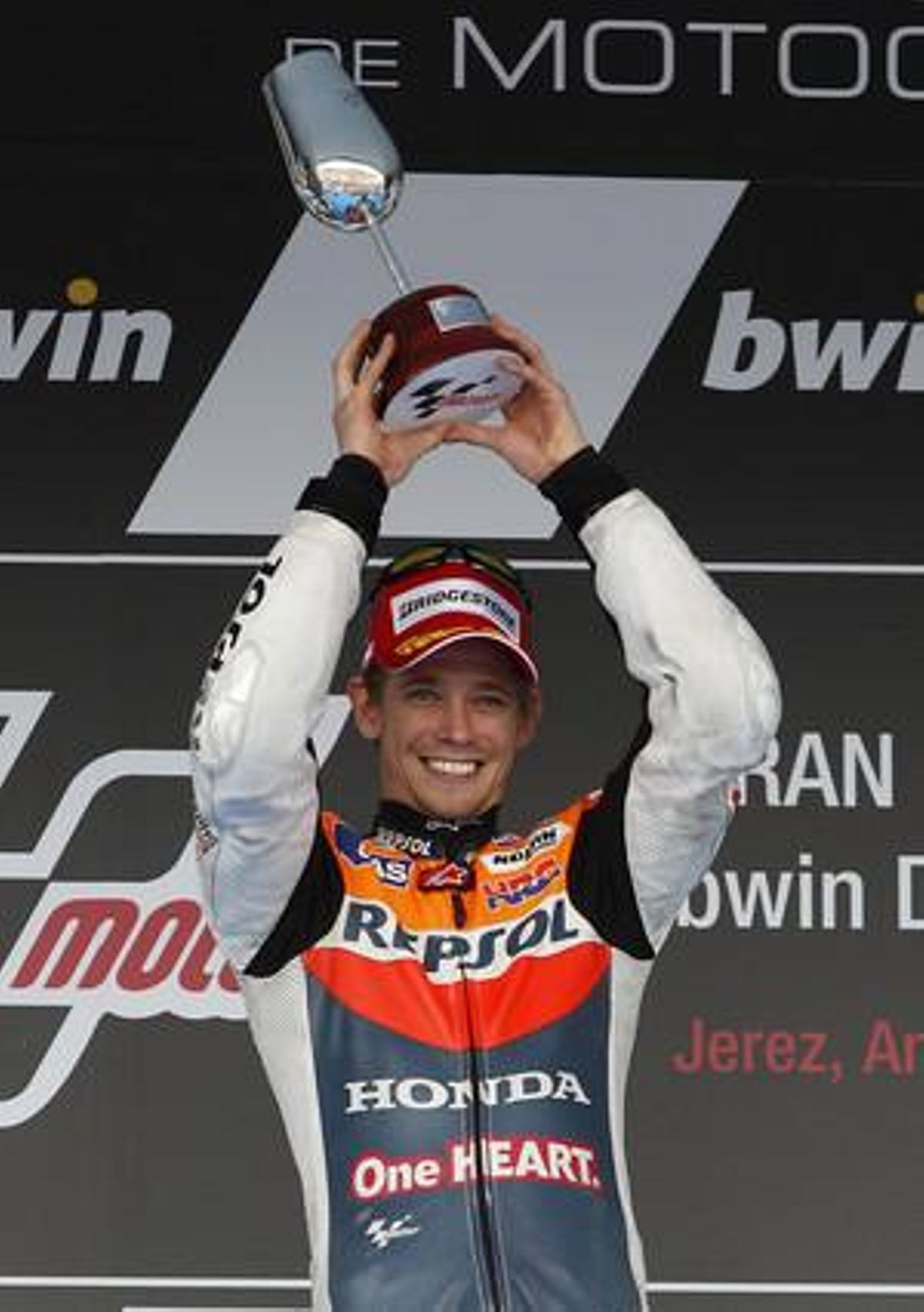 Casey Stoner celebra la primera victòria que ha aconseguit al circuit de Jerez.