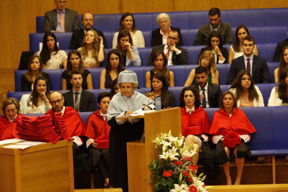 Graduación de "Teleco" y Derecho Económico