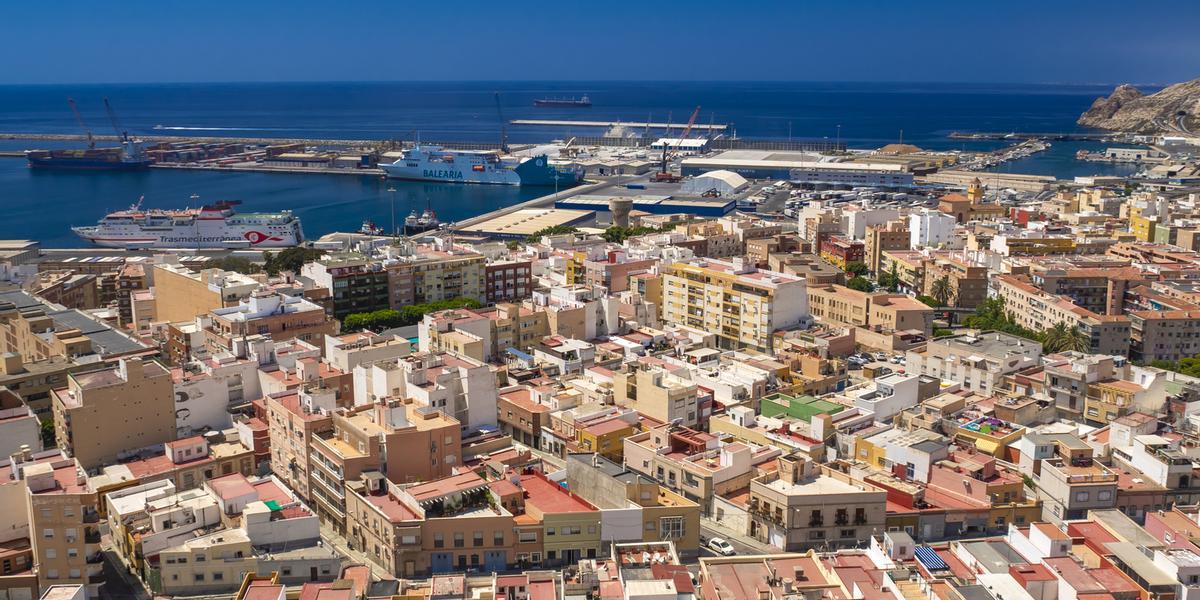 Vista de la ciudad de Almería desde Alcazaba, España