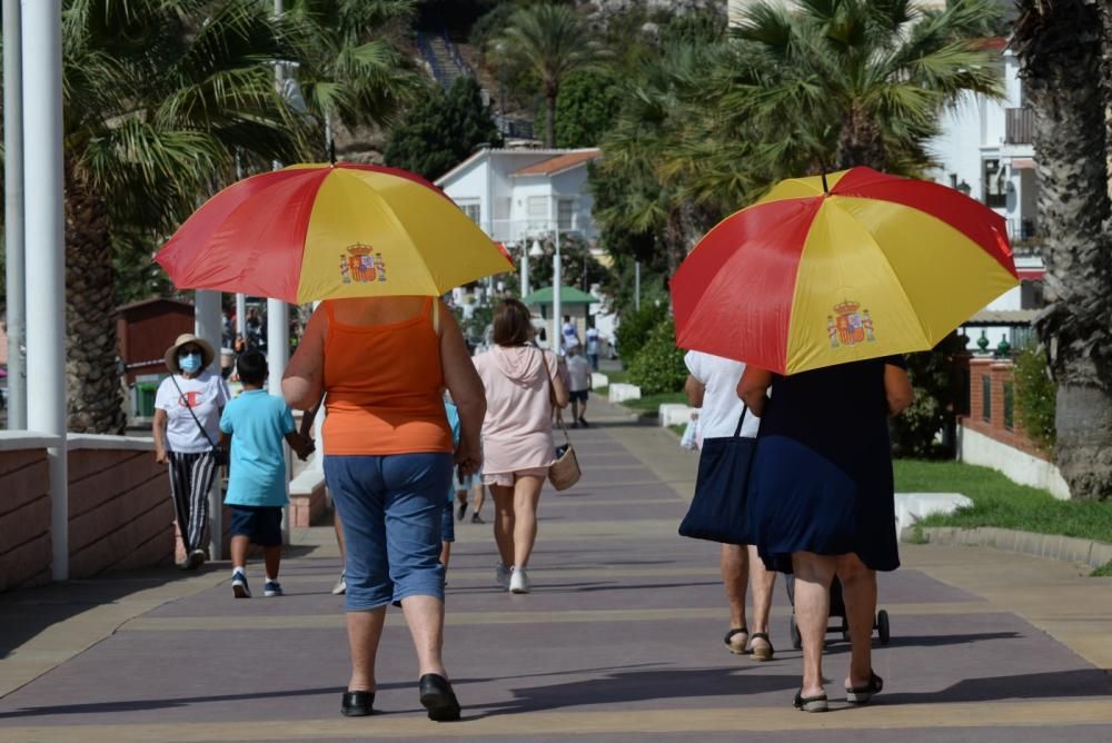 La Reina Sofía participa en una recogida de residuos en una playa de Rincón