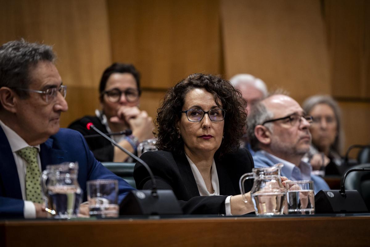 Eva Torres junto a Julio Calvo en el pleno de despedida.