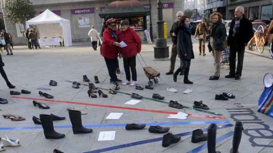 El minimitin organizado al mediodía en la Plaza de Galicia, como avance del acto celebrado a la noche en A Peixería. // Noé Parga