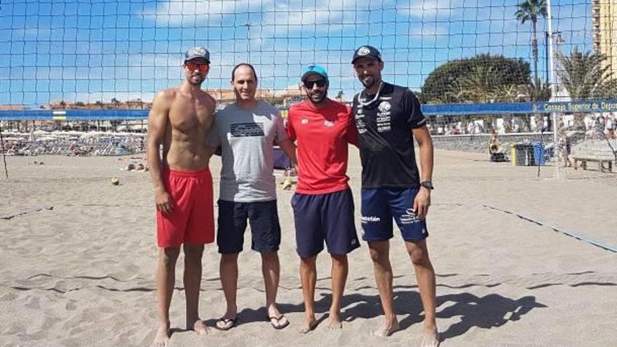 Herrera-Gavira posan junto a su nuevo cuerpo técnico.